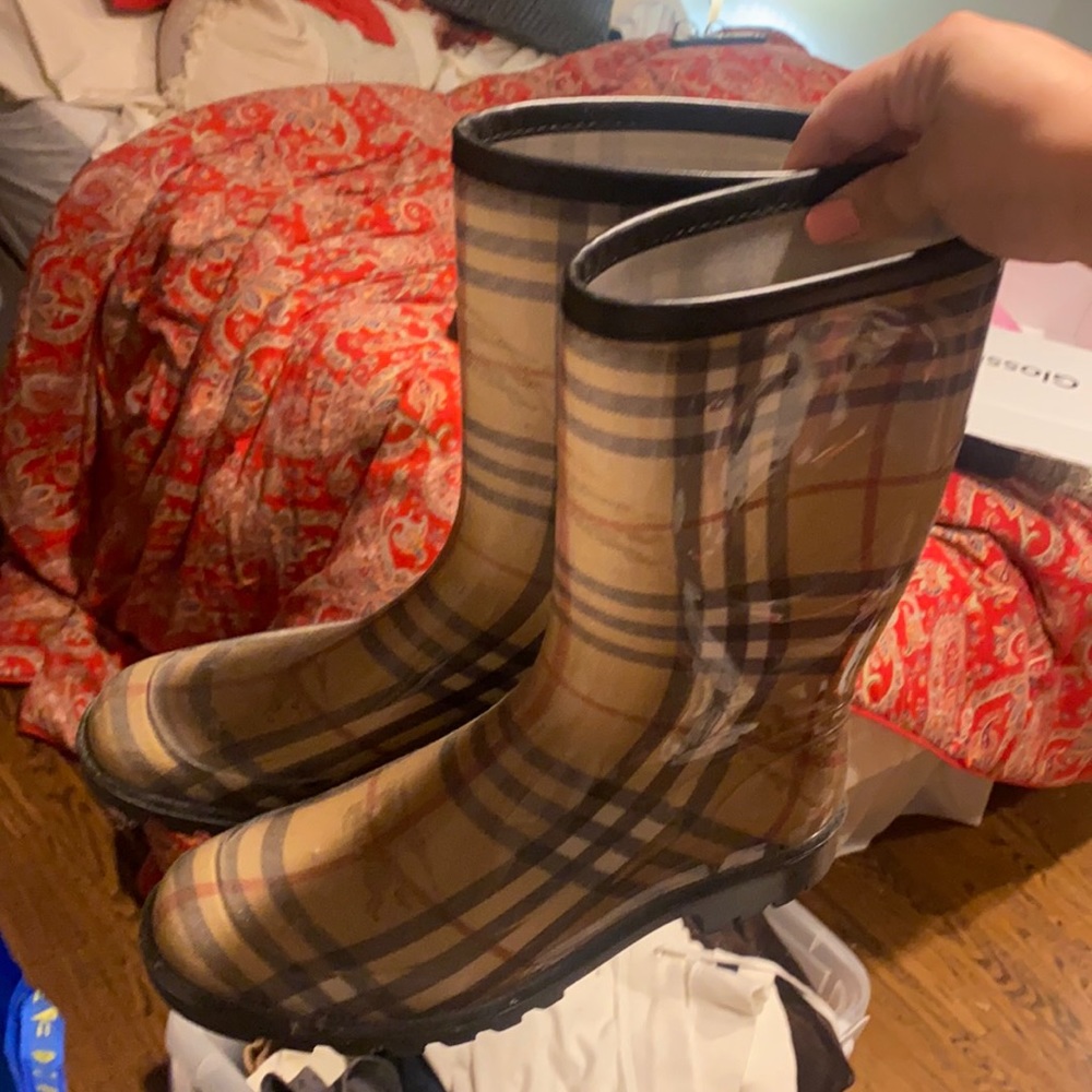 Burberry rain boots classics- sz 39 womens
